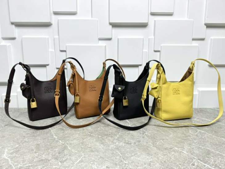 Picture of Miu Miu Handbags _SKUfw220372378fw